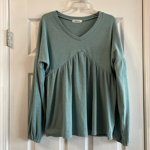 ❤️ 5/$25 - Clarisbelle long sleeve Sz L - Picture 1 of 4